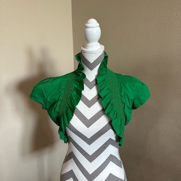 Chocolate brand green cropped shrug, size M - Picture 1 of 5